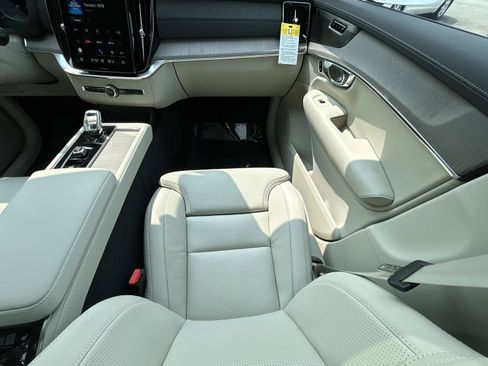 New 2026 Volvo XC90 B6 Ultra image 15
