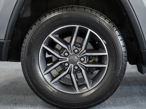 Used 2019 Jeep Grand Cherokee Limited w/ Luxury Group II RWD image 22