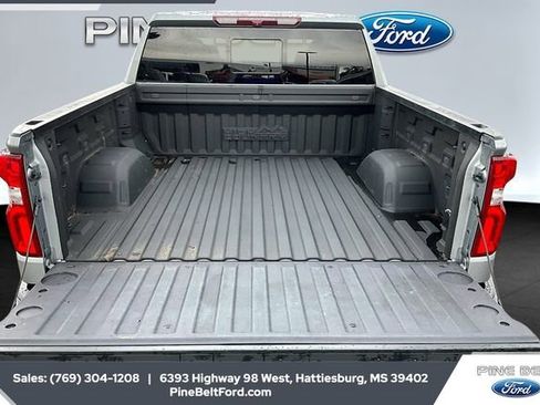 Used 2023 Chevrolet Silverado 1500 High Country image 12