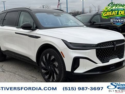 Used 2026 Lincoln Nautilus Reserve image 1