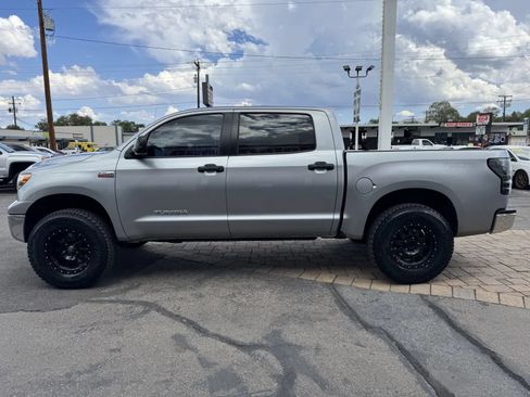 Used 2010 Toyota Tundra 4x4 CrewMax w/ Tow Pkg image 5