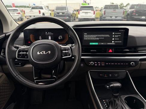 Certified 2025 Kia Carnival FWD image 19