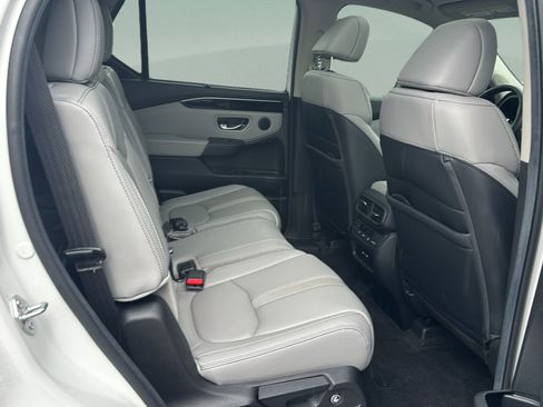 Used 2025 Honda Pilot Touring image 17