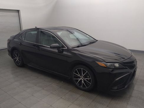Used 2022 Toyota Camry SE image 11