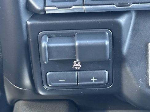 Used 2020 Chevrolet Silverado 2500 LTZ image 40