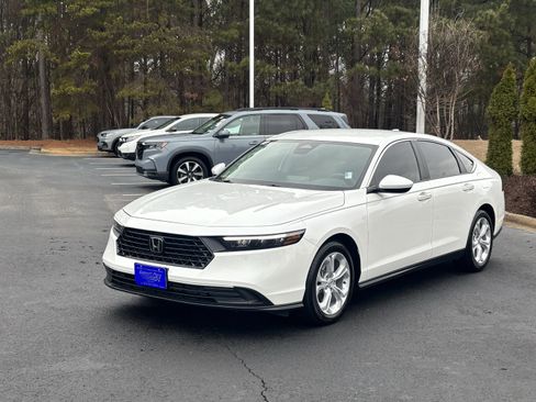 Used 2025 Honda Accord LX image 6