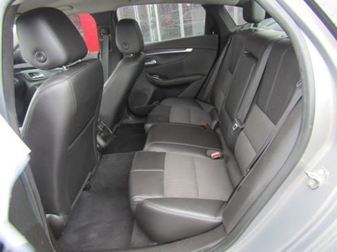 Used 2018 Chevrolet Impala LT image 21