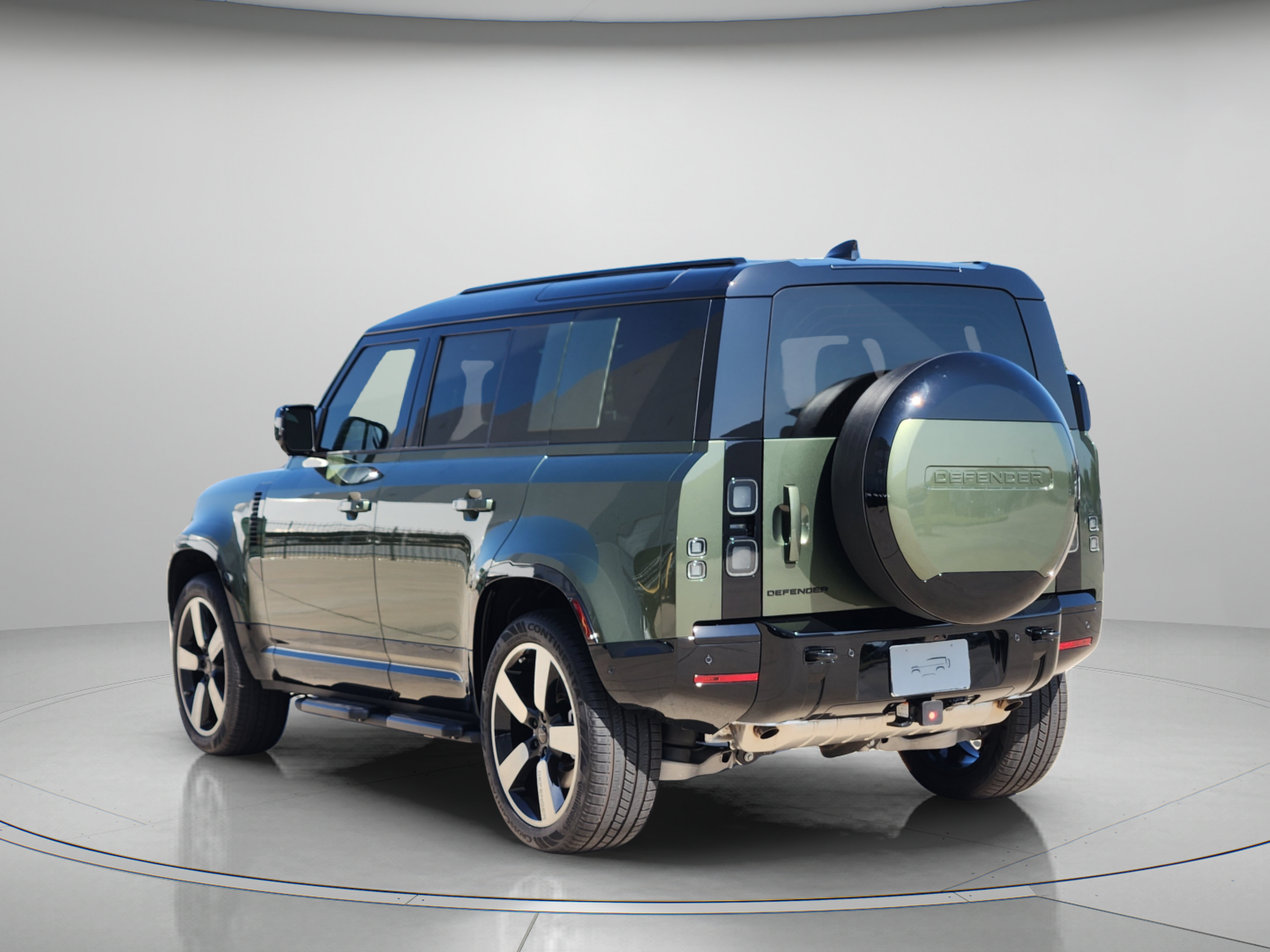 New 2026 Land Rover Defender 110 X-Dynamic SE AWD/4WD image 3