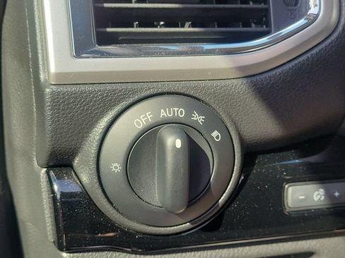 Used 2024 Nissan Titan SV w/ SV Convenience Package AWD/4WD image 14