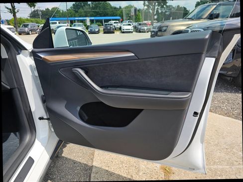 Used 2023 Tesla Model Y Long Range AWD/4WD image 25