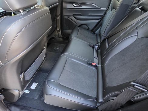 New 2025 Jeep Grand Cherokee Altitude AWD/4WD image 11