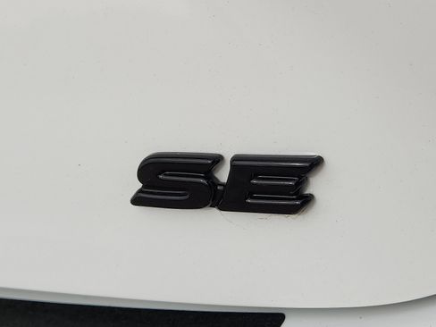 Used 2025 Toyota Camry SE image 9