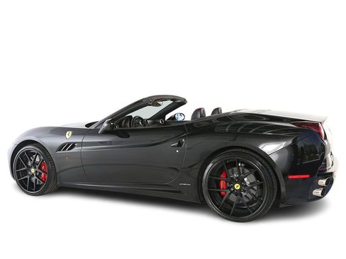Used 2010 Ferrari California RWD image 14