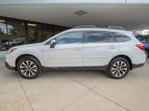 Used 2017 Subaru Outback 3.6R Limited AWD/4WD image 4