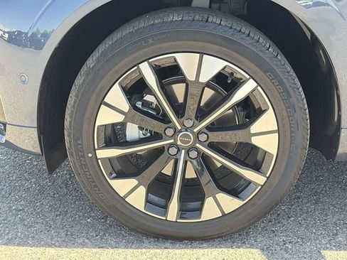Certified 2026 Volvo XC60 B5 Plus AWD/4WD image 10
