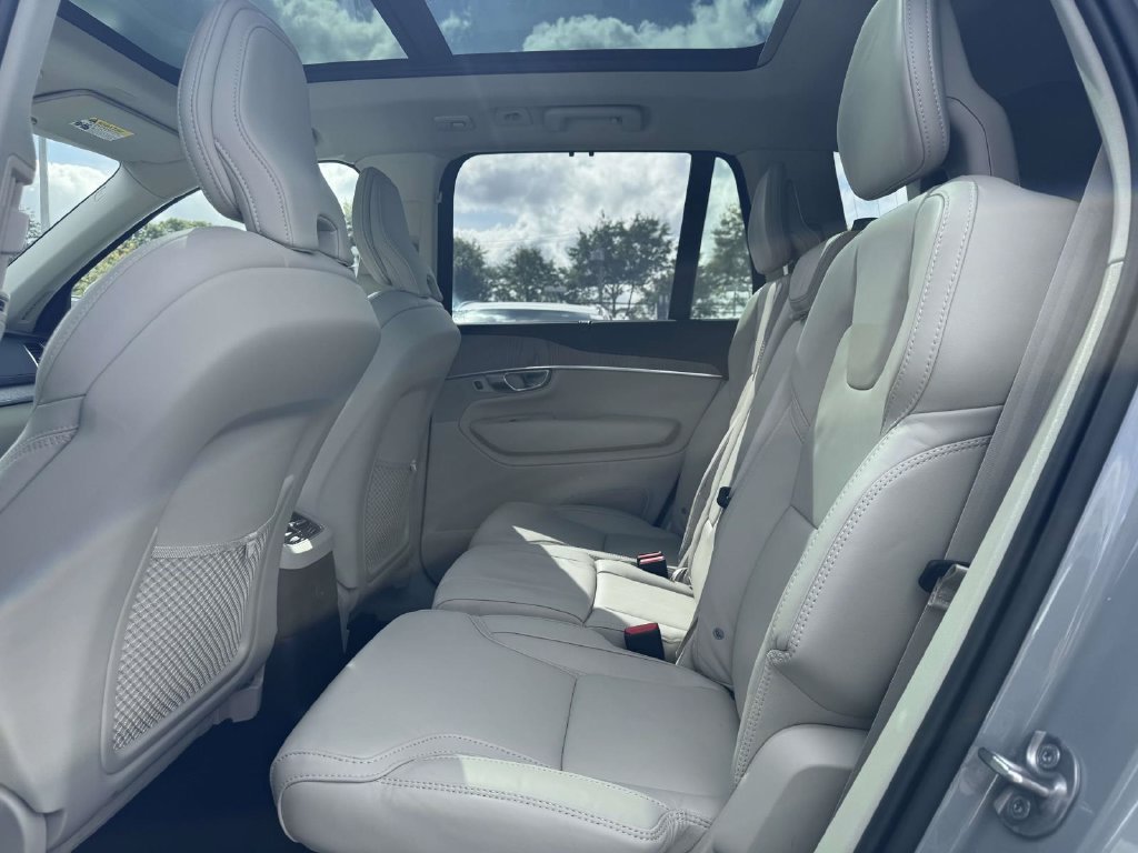 Certified 2025 Volvo XC90 T8 Ultra w/ Protection Package Premier AWD/4WD image 9