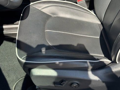 Used 2025 Chrysler Pacifica Limited image 18