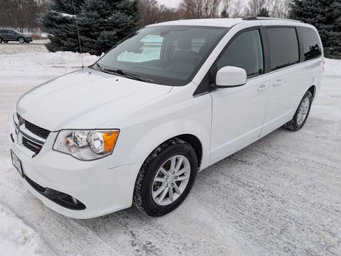 Used 2019 Dodge Grand Caravan SXT w/ Rear Park Assist Package image 5