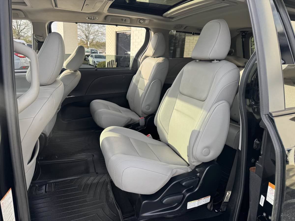Used 2020 Toyota Sienna Limited Premium w/ Carpet Mat Package AWD/4WD image 11
