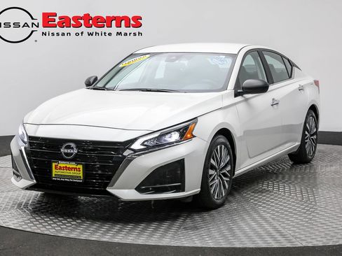 Used 2025 Nissan Altima 2.5 SV FWD image 1