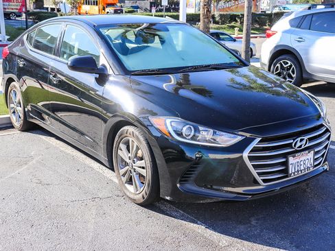 Used 2017 Hyundai Elantra SE image 3