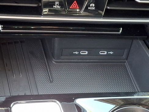 Certified 2025 Volkswagen Atlas SE image 24