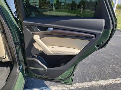 Used 2024 Audi Q5 e Premium Plus w/ Premium Plus Package image 16