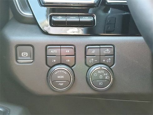 Used 2025 Chevrolet Silverado 1500 High Country image 24