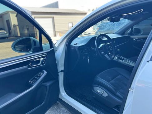 Used 2020 Porsche Macan image 12