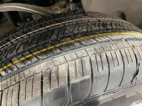 Used 2023 Chevrolet Silverado 1500 LT image 8