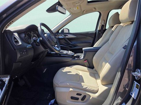 Used 2021 MAZDA CX-9 Touring w/ Touring Premium Package FWD image 8
