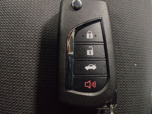 Used 2022 Toyota Corolla LE FWD image 32