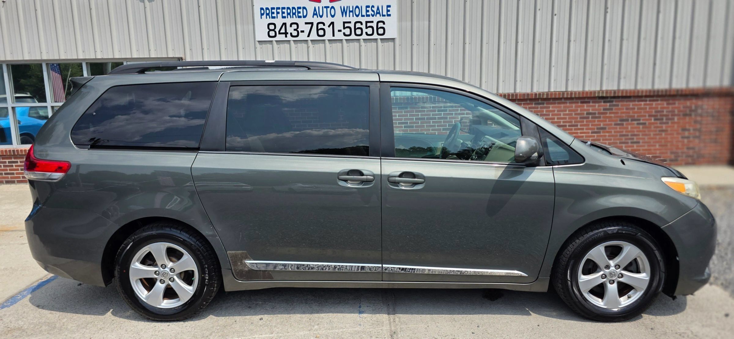 Used 2013 Toyota Sienna LE FWD image 4