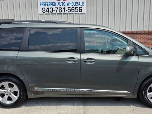 Used 2013 Toyota Sienna LE FWD image 4