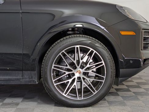 Used 2025 Porsche Cayenne image 14