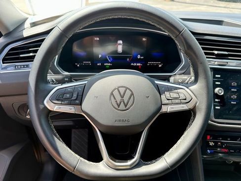 Used 2023 Volkswagen Tiguan SE FWD image 28