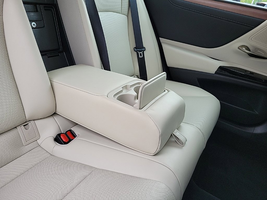 Used 2025 Lexus ES 350 w/ Premium Package FWD image 13