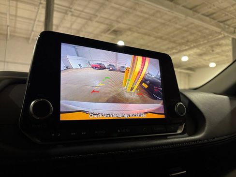Used 2025 Nissan Rogue SV FWD image 25