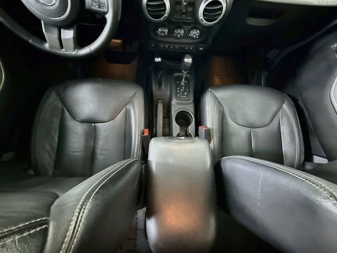 Used 2017 Jeep Wrangler Unlimited Sahara w/ Connectivity Group AWD/4WD image 15