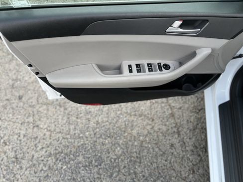 Used 2015 Hyundai Sonata SE FWD image 18