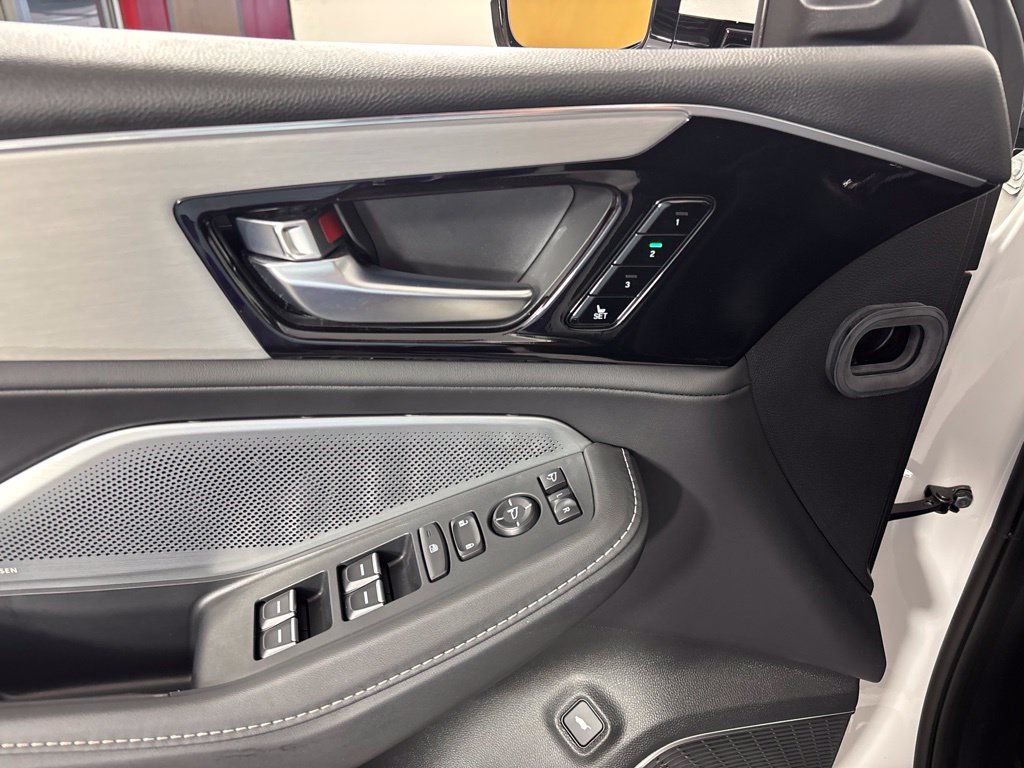 Certified 2025 Acura MDX w/ Technology Package FWD image 27