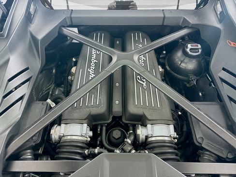 Used 2023 Lamborghini Huracan EVO RWD image 13