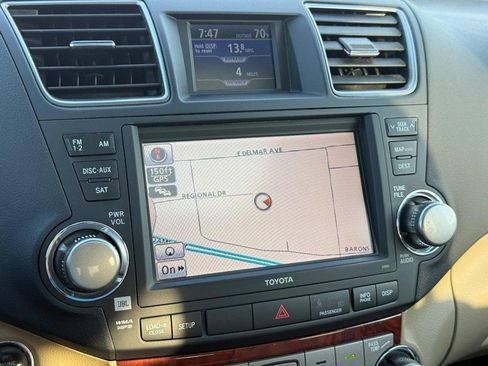 Used 2012 Toyota Highlander Limited w/ Tow Pkg AWD/4WD image 21