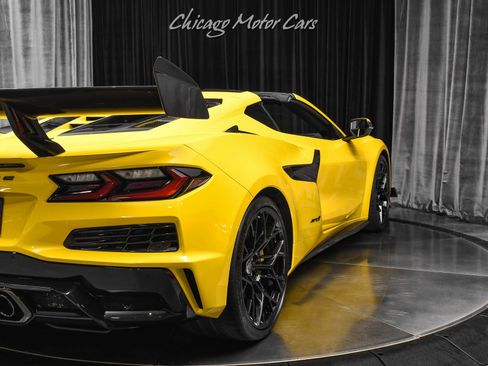 Used 2026 Chevrolet Corvette ZR1 w/ ZR1 Carbon Fiber Aero Package RWD image 46