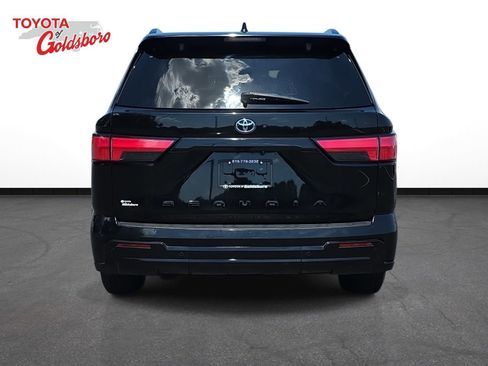 Used 2023 Toyota Sequoia Platinum AWD/4WD image 6