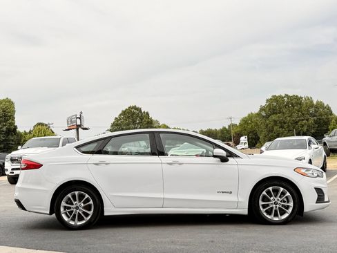 Used 2019 Ford Fusion SE FWD image 6