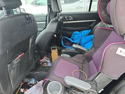 Used 2018 Ford Explorer XLT w/ Equipment Group 202A image 11