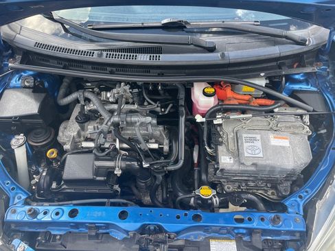 Used 2015 Toyota Prius C One image 7