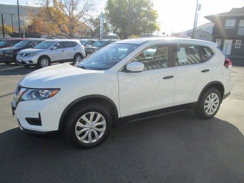 Used 2018 Nissan Rogue S image 3