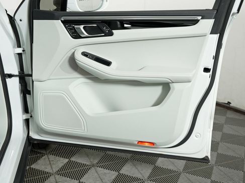 Certified 2023 Porsche Macan S image 35
